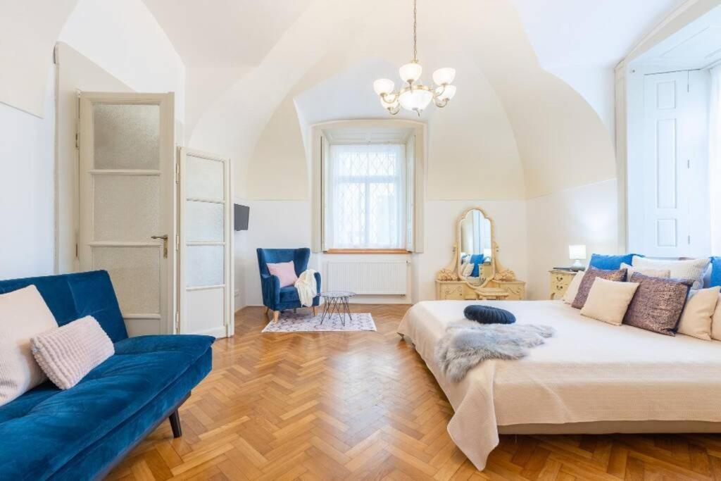Rose Apartments / Romantic & Cozy / City Center プラハ エクステリア 写真